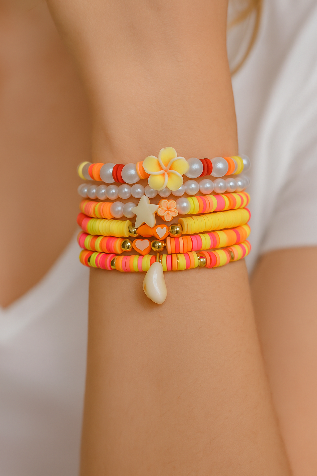 Set van 6 armbanden met roze, oranje, geel en witte parels