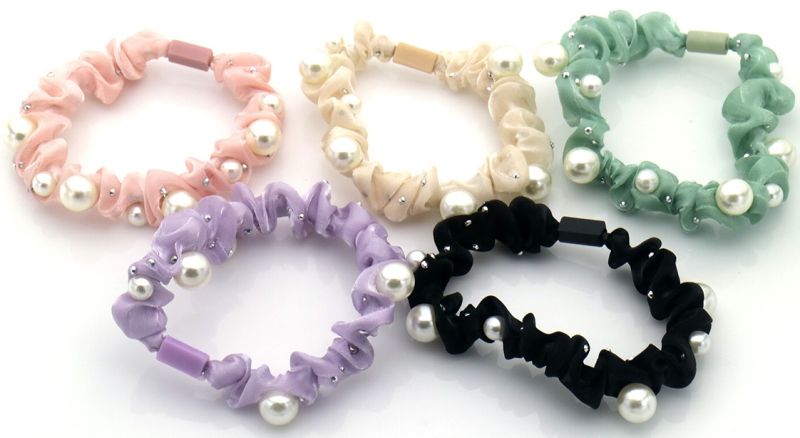 5 haarelastieken met strass steentjes en grote parels roos_wit_groen_paars enzwart