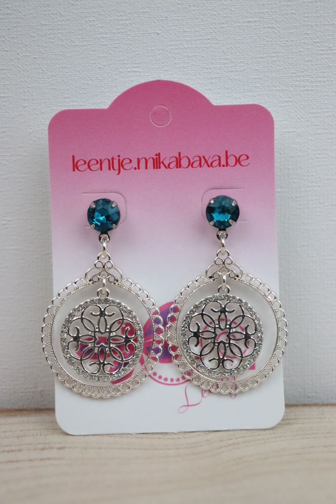 Blauwe steenstekertjes met mandalahanger