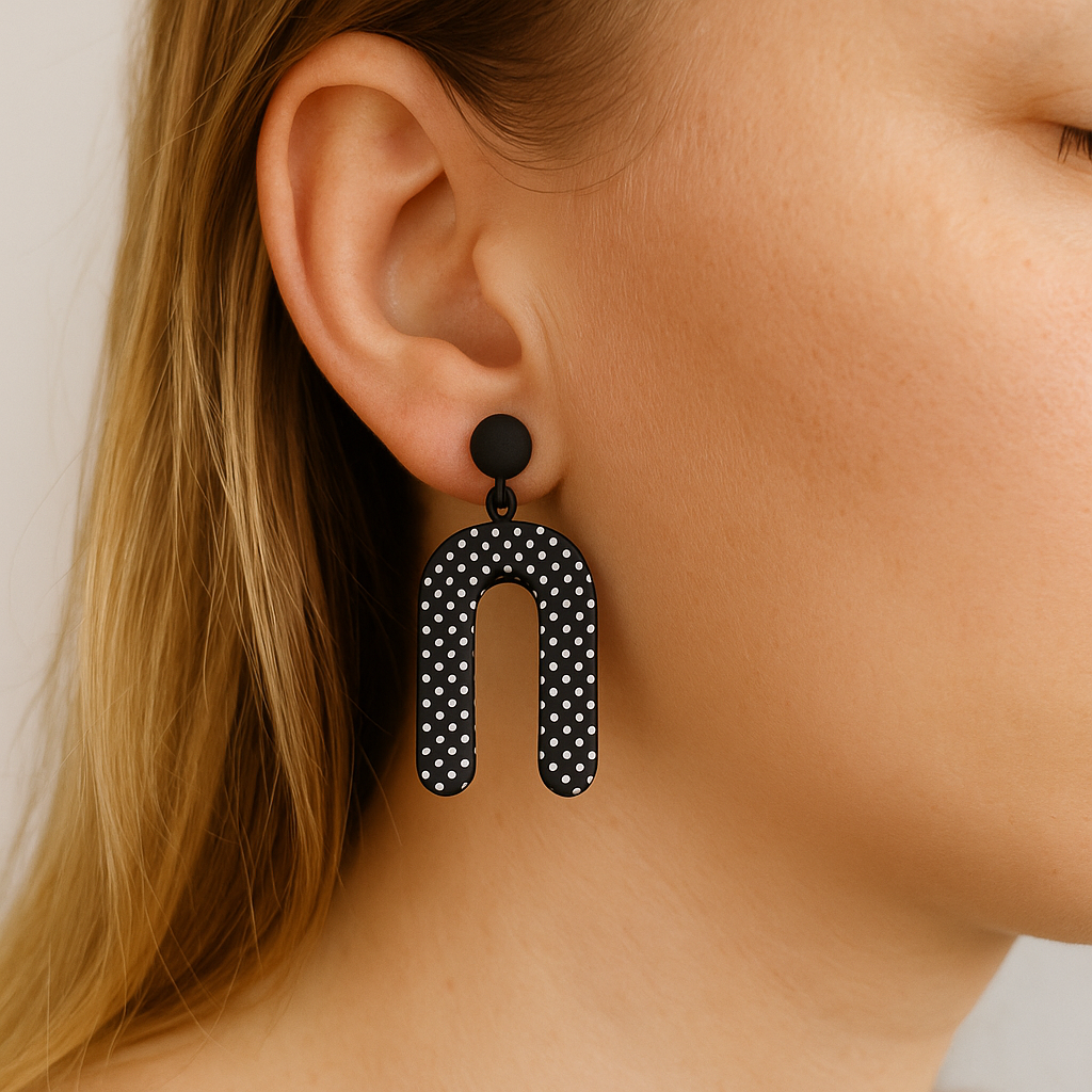 Zwarte oorknopjes met retrohanger