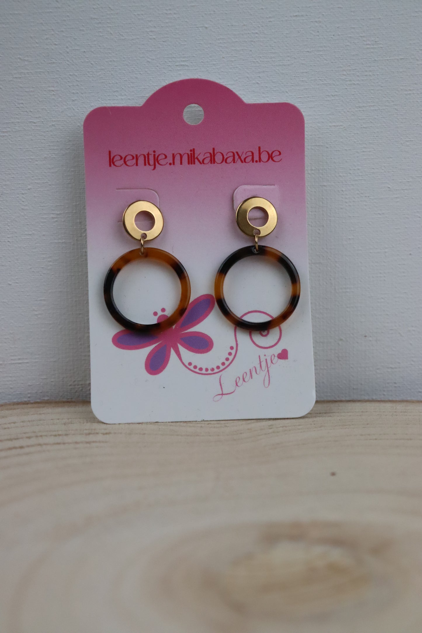 Goudkleurige ronde cirkelstekertjes met cirkelhangers