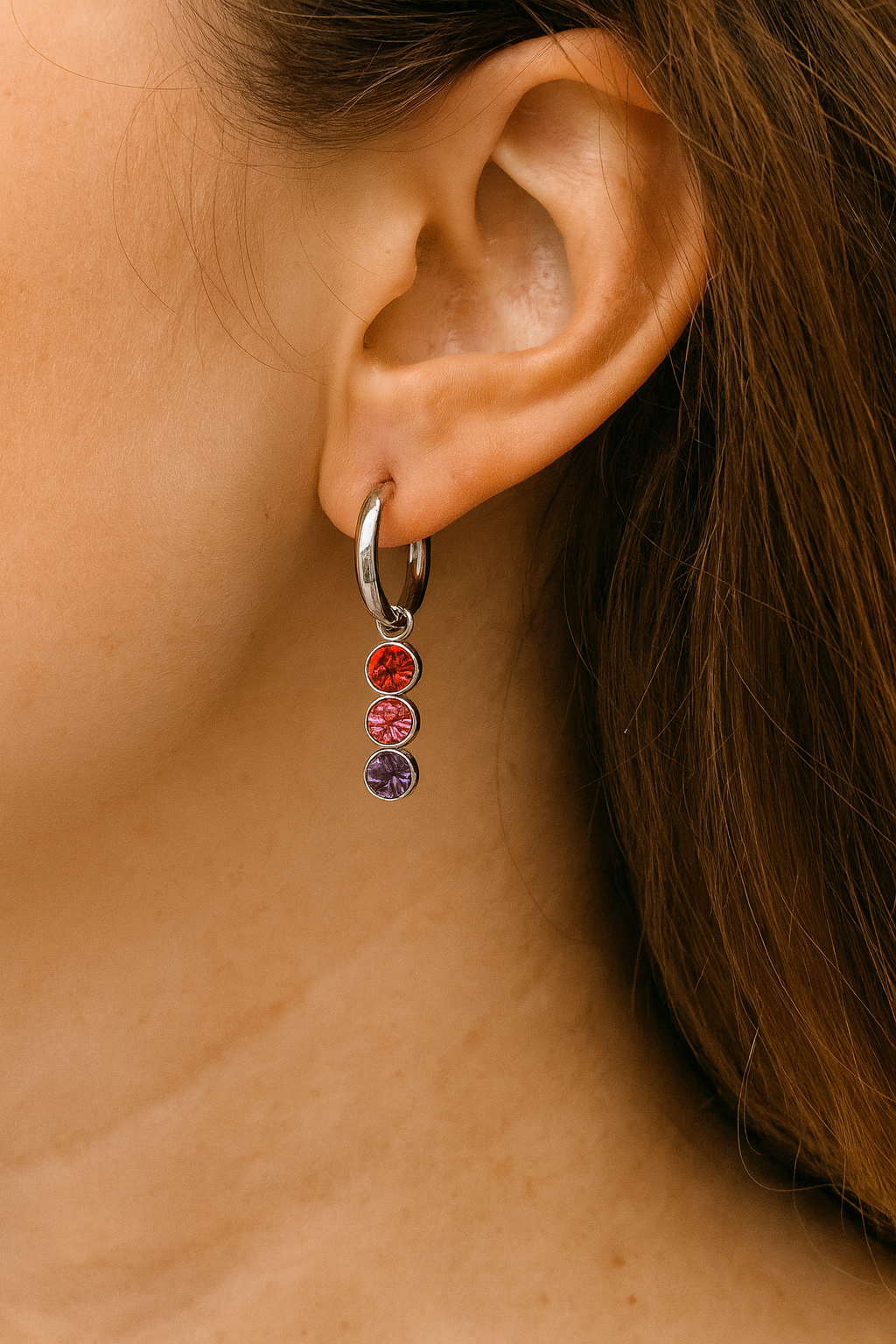 Stainless steel zilverkleurige creolen met veelkleurige kristalhanger