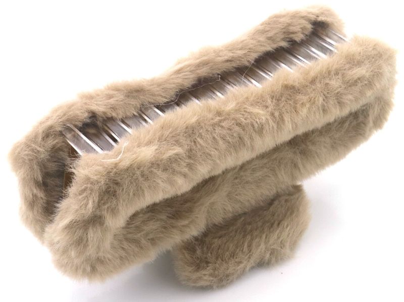 Zachte taupe haarklem1