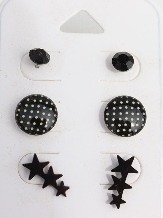 3 paar zwarte oorstekers zoals kleine zwarte, ronde zwarte met witte stippen en 3 zwarte sterren