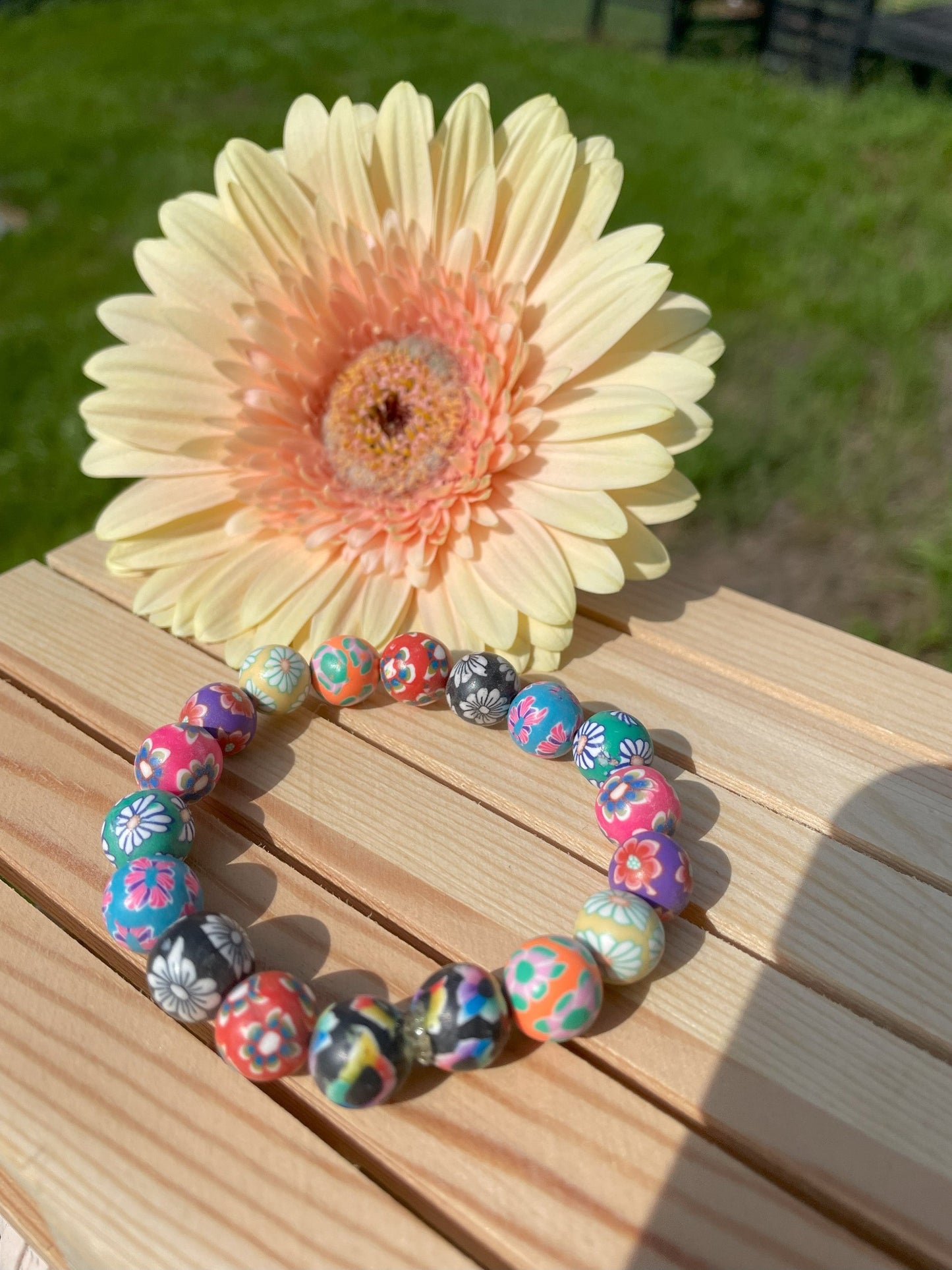 Armband met bloemen parels