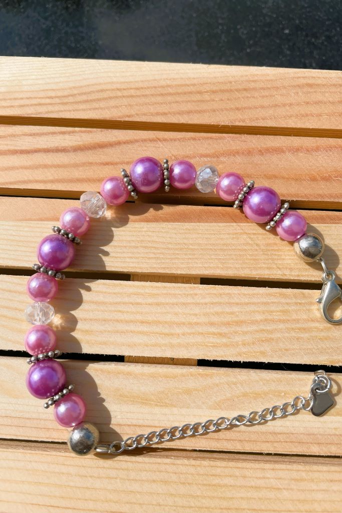 Armband met roze parels en witte parels