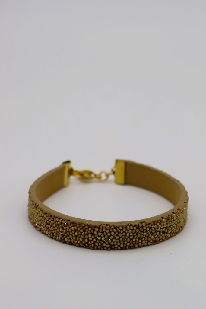 Bruine armband met goudkleurige glitters