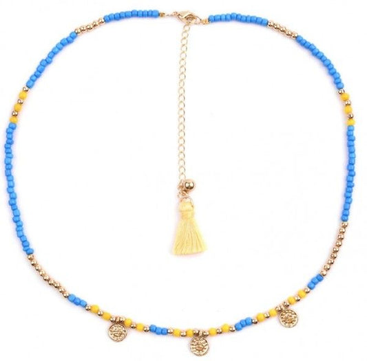 Choker met goud, geel en blauwe pareltjes en muntjes