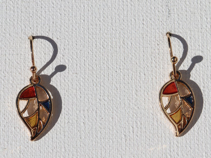 Goudkleurige haakjes met goudkleurige blaadjes