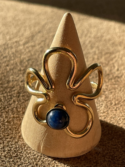 Goudkleurigebloemringmetdonkerblauwesteen_roestvrijstaal_6