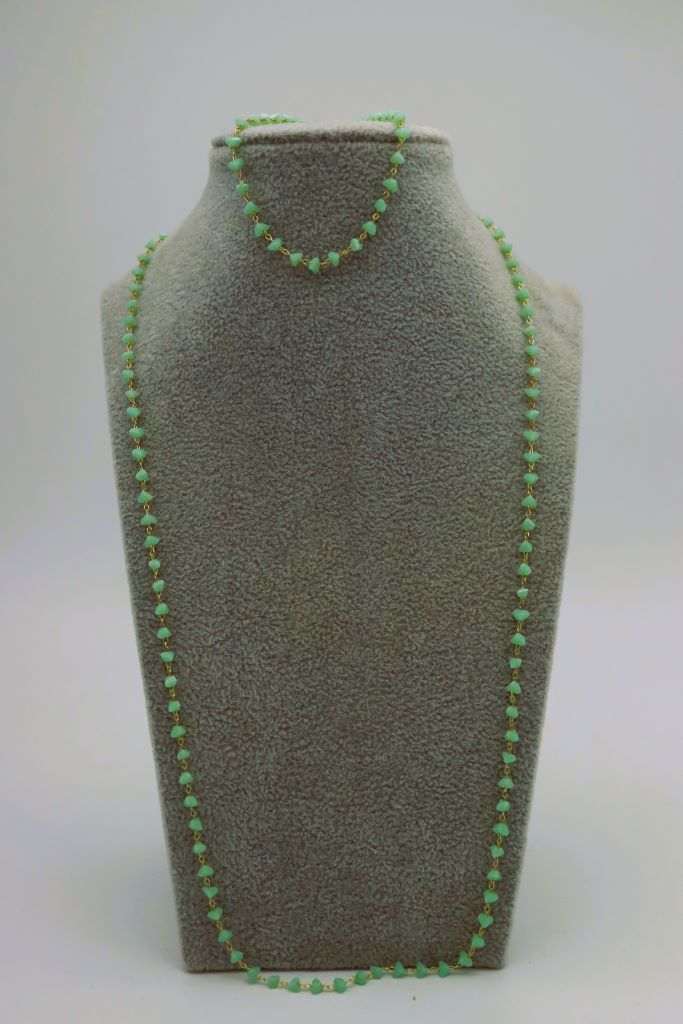 Goudkleurige ketting met groene kraaltjes met armband