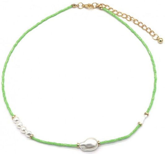 Groene glaskralen ketting met witte parels