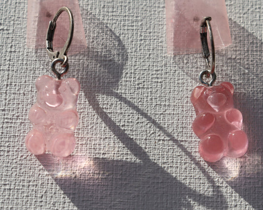 Zilverkleurige oorbelringen met roos doorzichtige beertjes