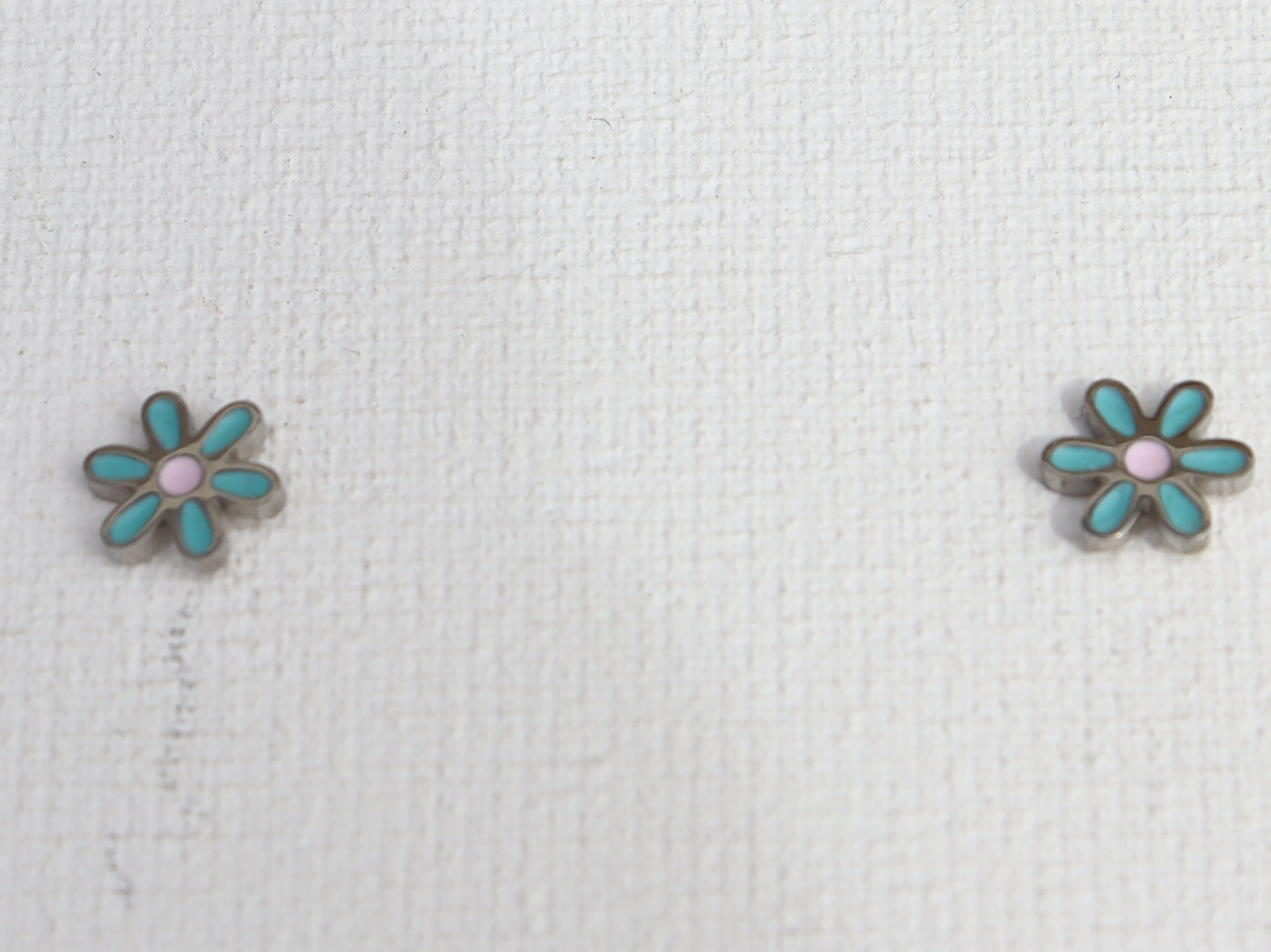 Zilverkleurige turquoise bloem oorbellen