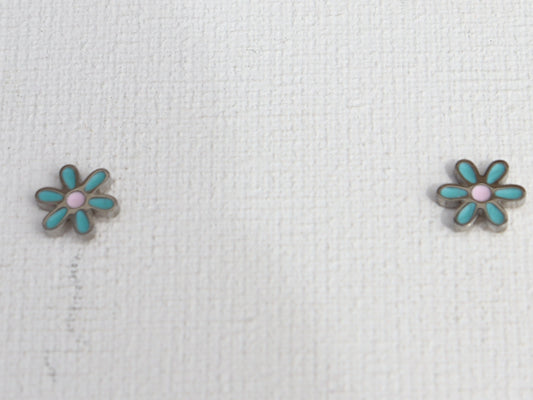 Zilverkleurige turquoise bloem oorbellen