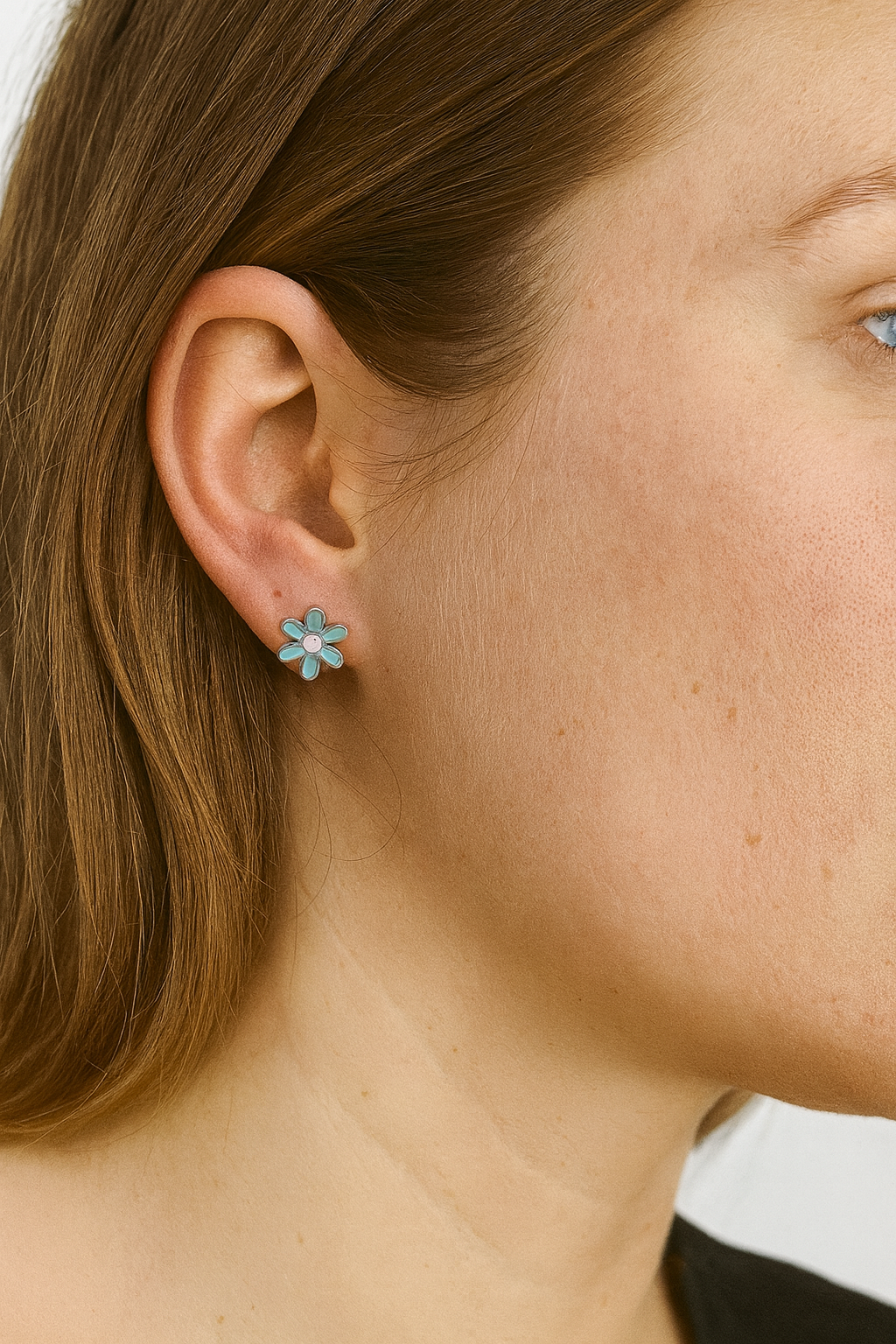 Zilverkleurige turquoise bloem oorbellen