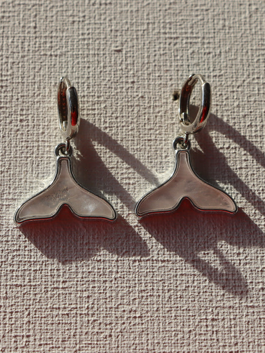 Zilverkleurigecreolenmetllichtrozestaartvin