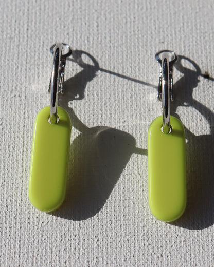 Zilverkleurigecreolenmetovale limoen polarishanger