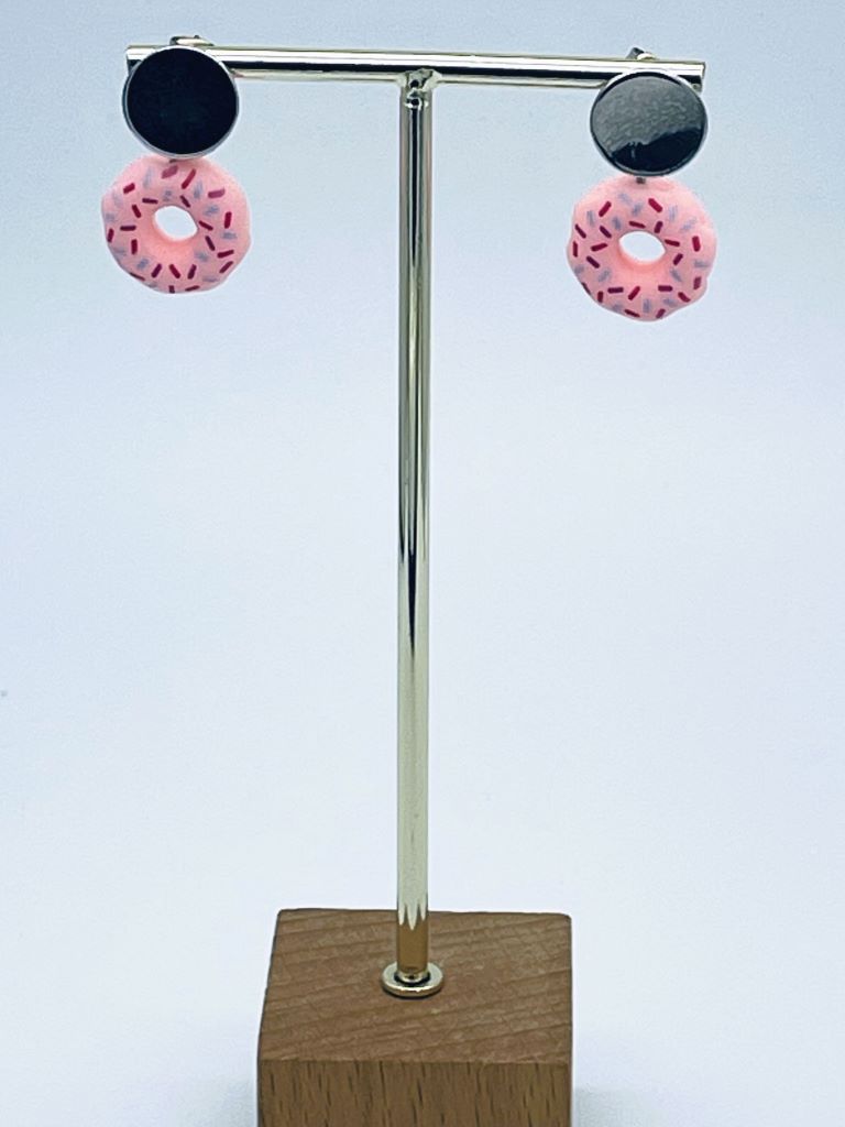 Zilverkleurige grote ronde oorbellen met donuts