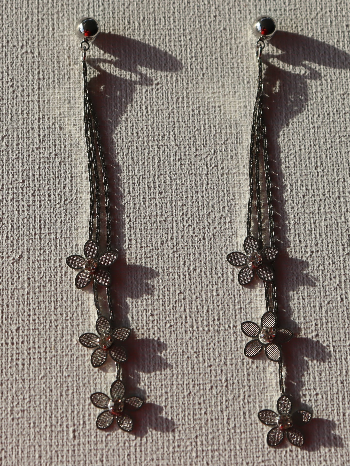 Zilverkleurige oorknopjes met diamant geslepen cobra kettingen met kristalheldere bloemen platina plaat