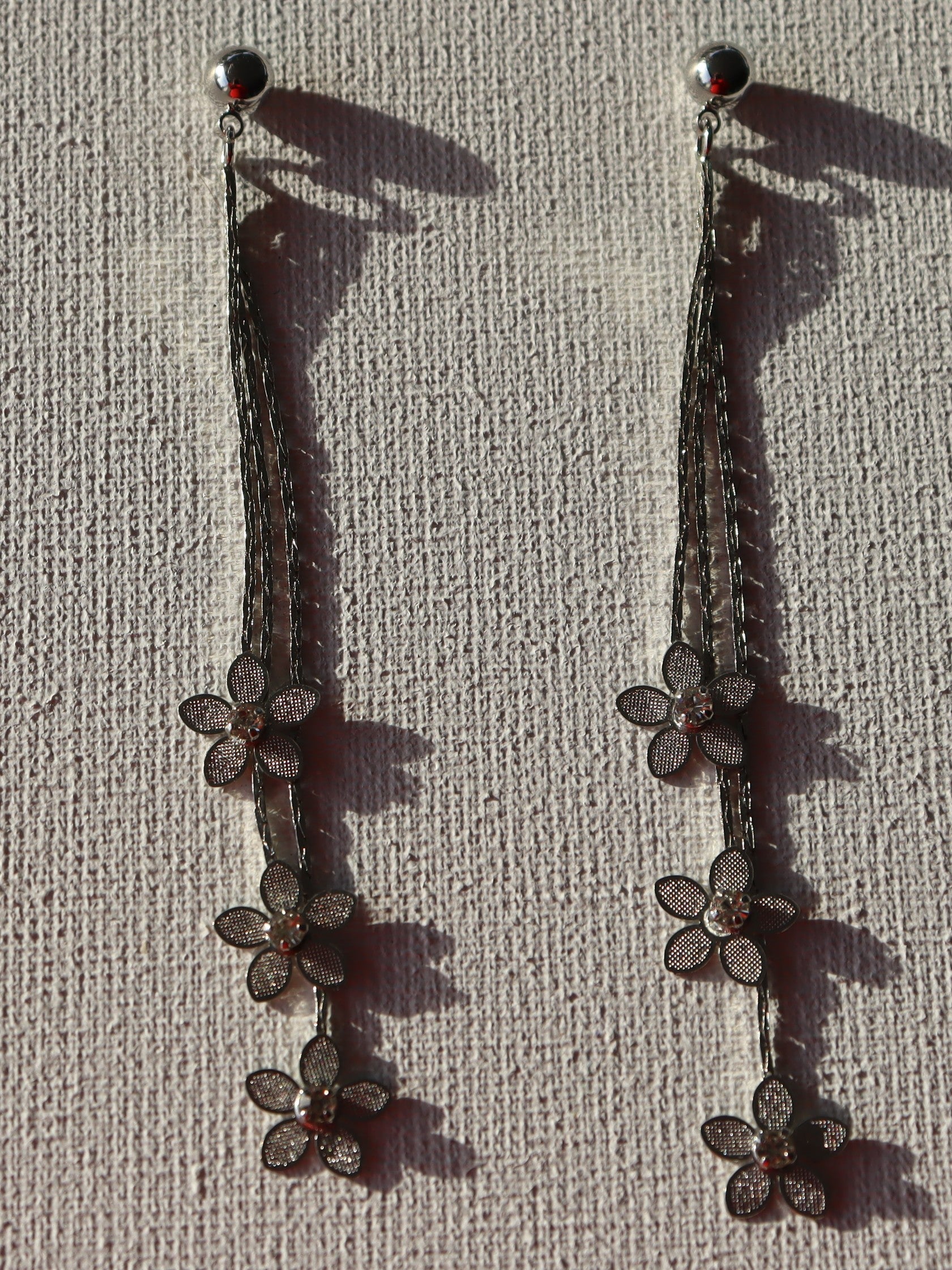 Zilverkleurige oorknopjes met diamant geslepen cobra kettingen met kristalheldere bloemen platina plaat