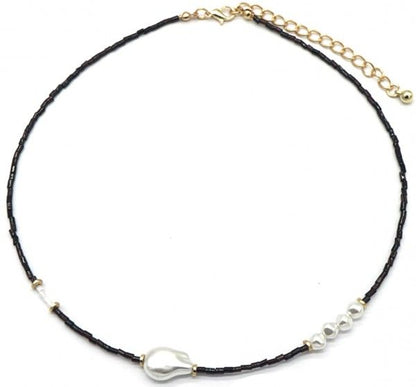 Zwarte glaskralen ketting met witte parels